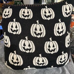 Hallow Home Black and White Pumpkin Pillows- Set of 2